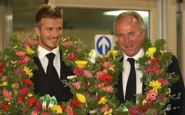 Sao băng bóng đá, đã tham gia World Cup ở tuổi 22, tránh xa năm giải đấu hàng đầu ở tuổi 29, đã nghỉ